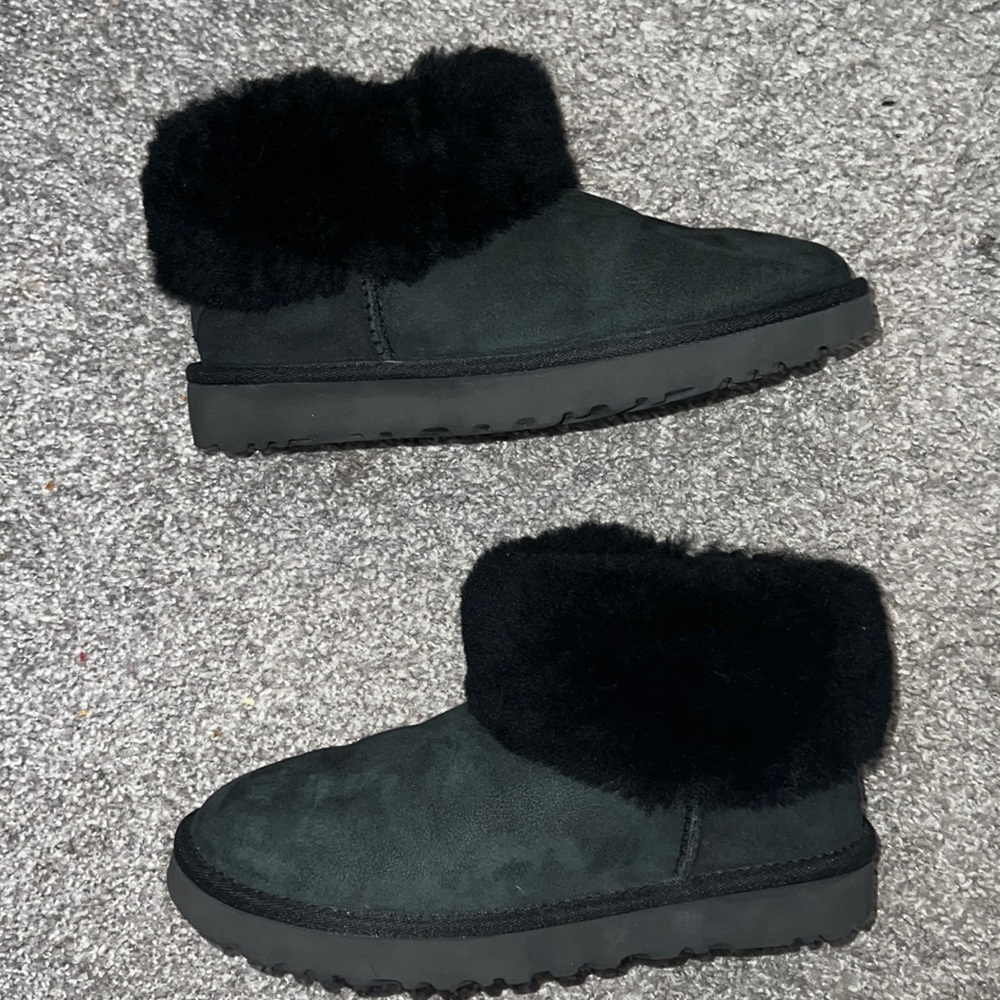 UGG | Black Classic Mini Fluff Genuine Shearling Bootie Size 6